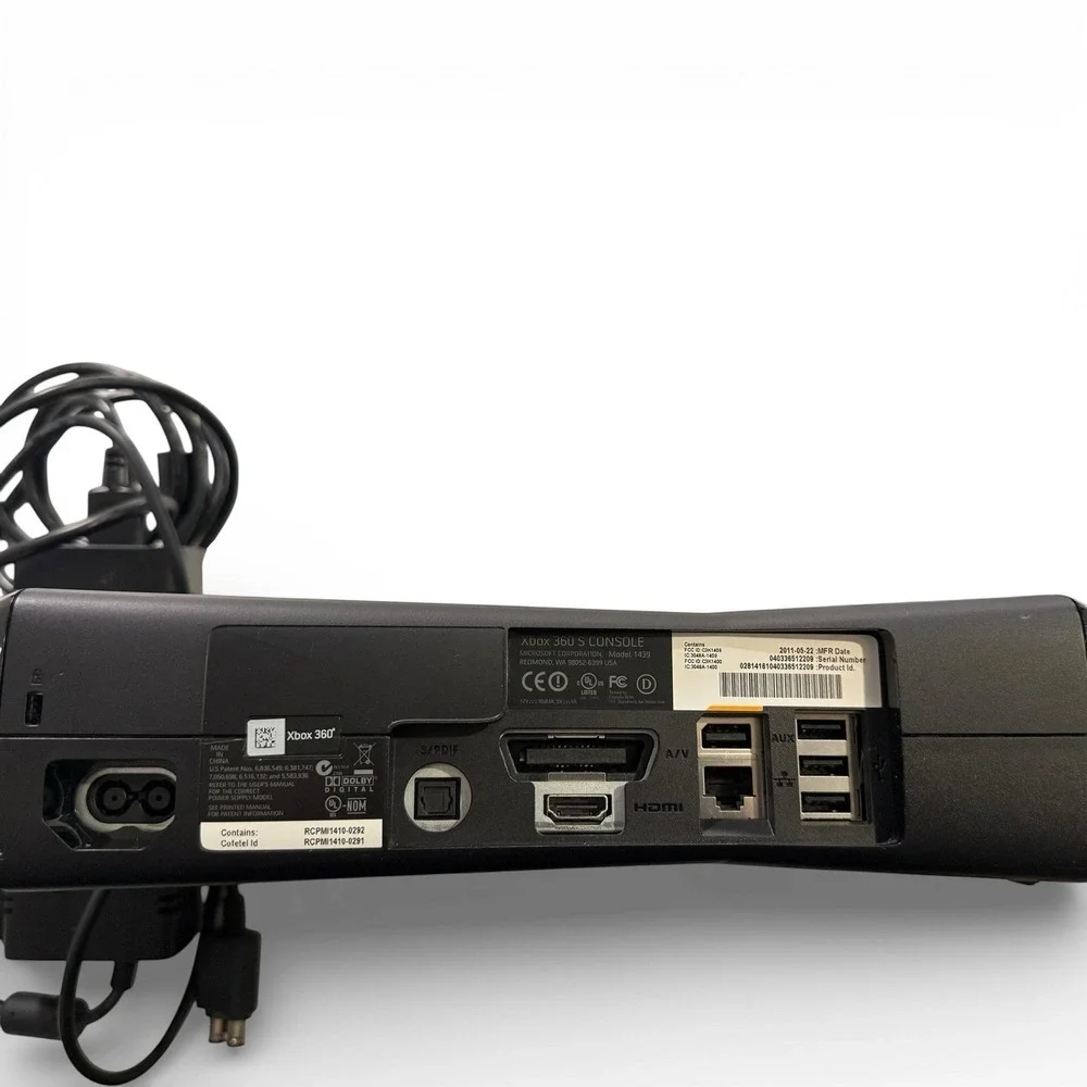 Microsoft Xbox 360 S Slim 1439 NO Hard drive, Controllers, Games, Cables, Kinect